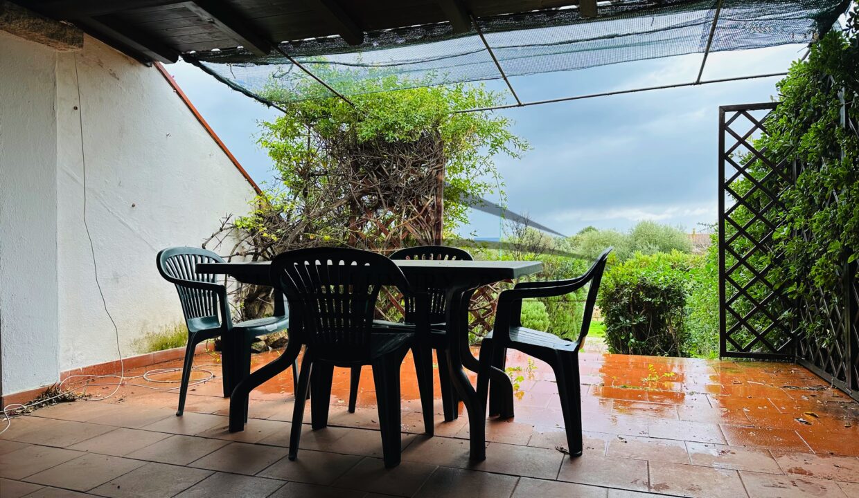 Patio con tavolo