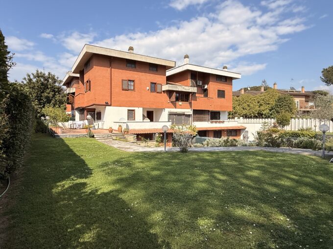 VILLA IN VENDITA CASAL PALOCCO